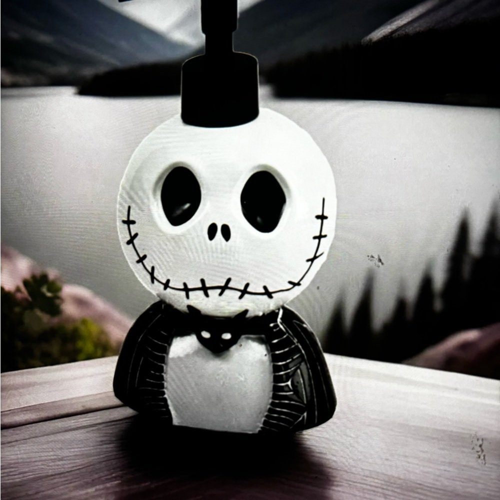 New Disney Nightmare before Xmas kitchen Bath Soap or Lotion Pump dispenser 👻
